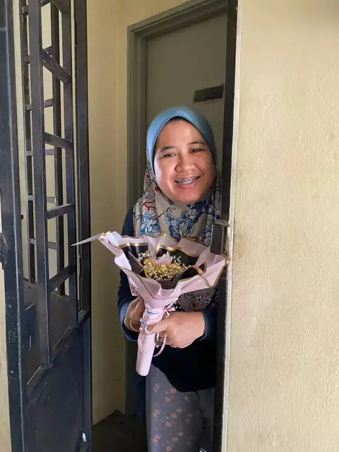 Smiling person receiving delivery