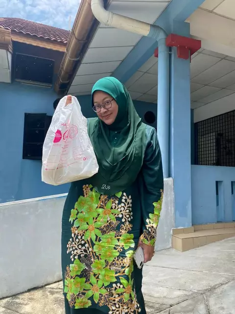 Smiling person receiving delivery